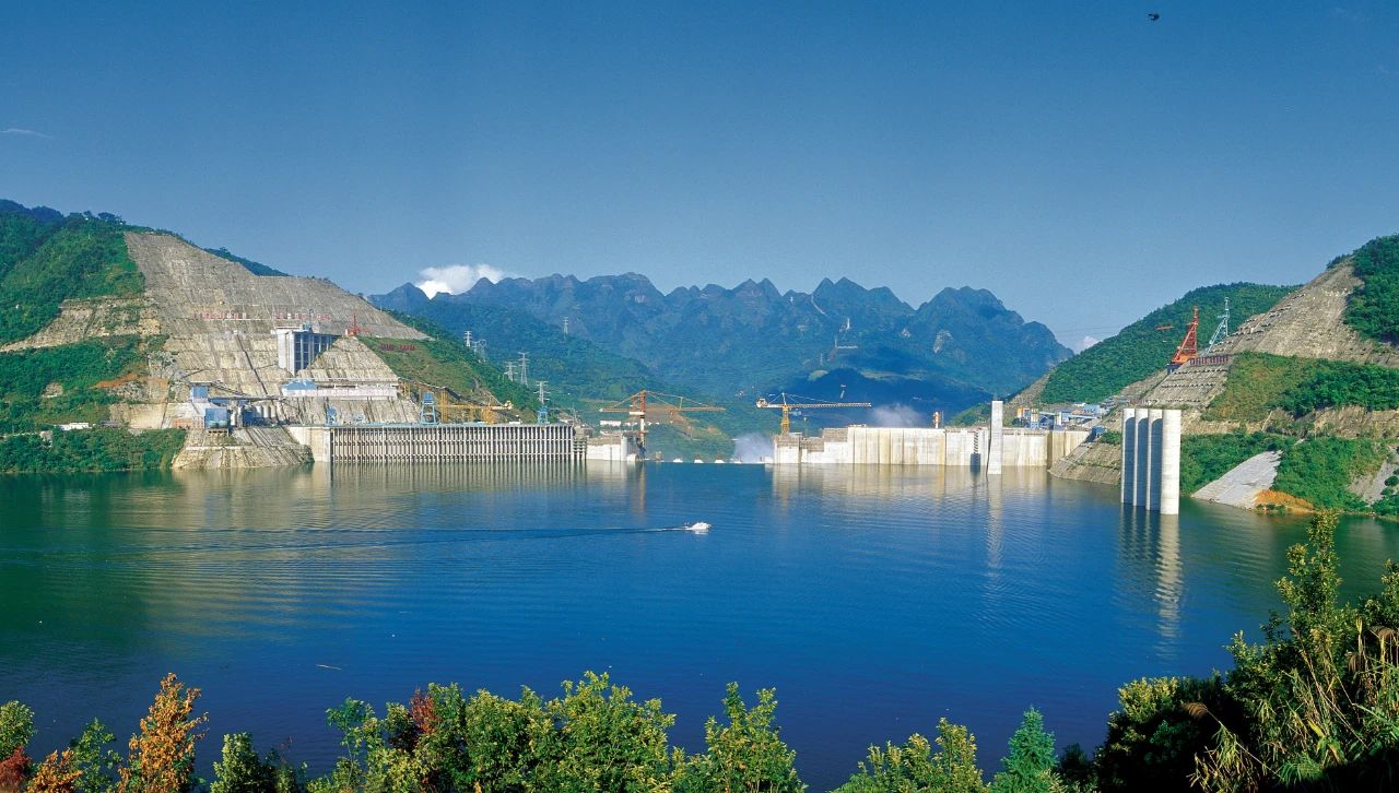 河池天峨县龙滩天湖高峡出平湖，风景美如画