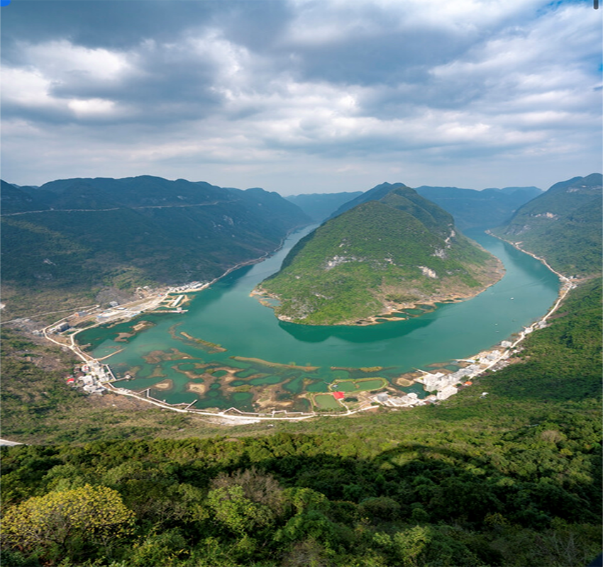 河池东兰县云贵高原南缘，红水河中游，素有“四乡”之美称